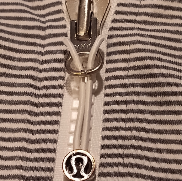 Like-New Lululemon Athletica Define Jacket Sz 6 - Picture 6 of 11